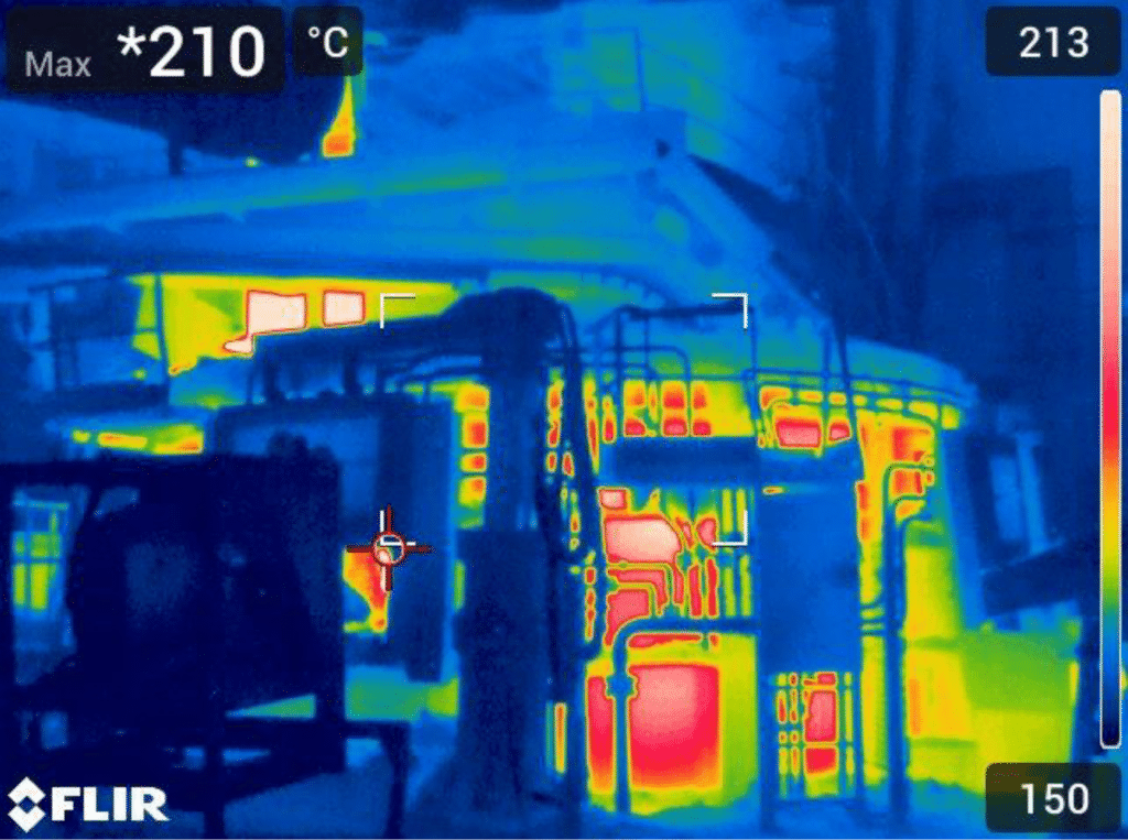 Thermographie d'un four de métallurgie montrant les zones de chaleur inégales et les points chauds.